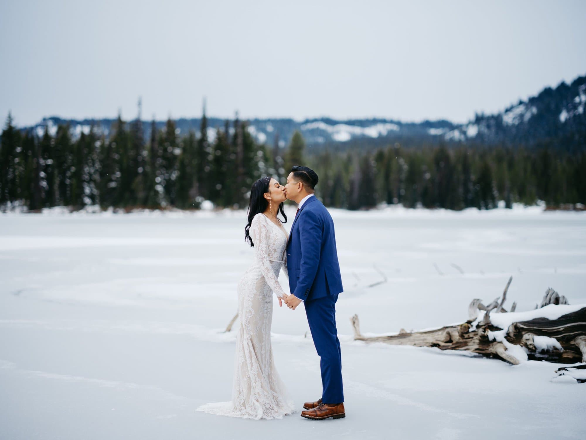 Bride and Groom eloping in Oregon in the snow. 